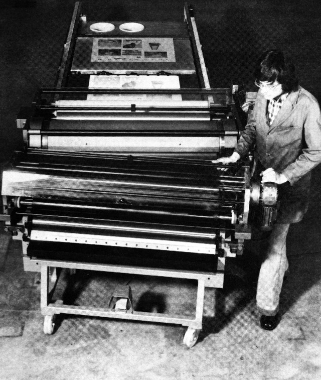 Removing the interchangeable inking unit