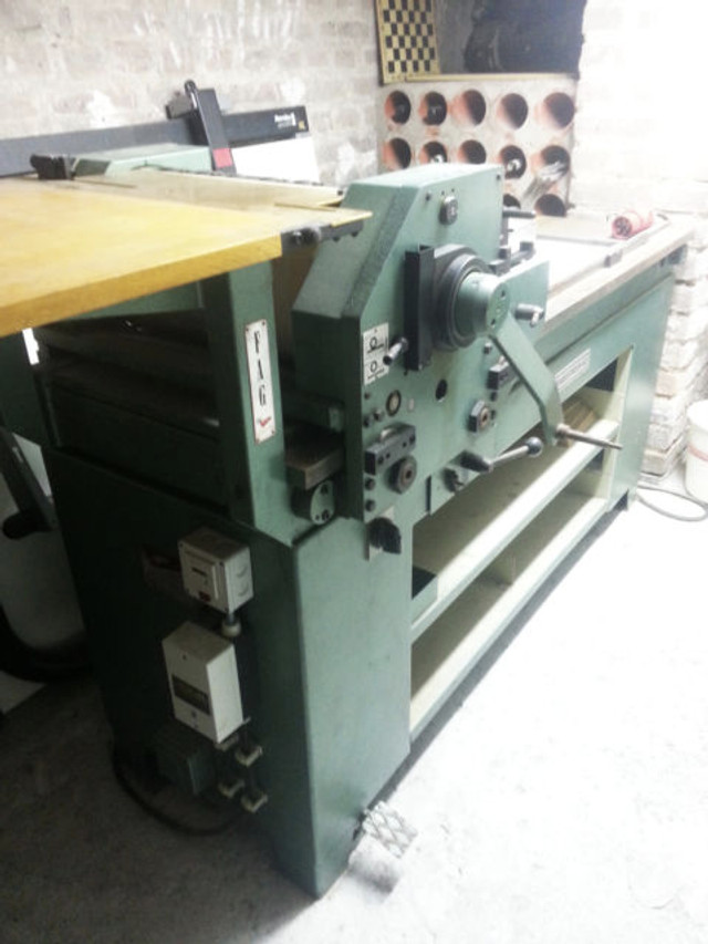 Unfortunately, only 2 unsharp images and a short description with the auction.