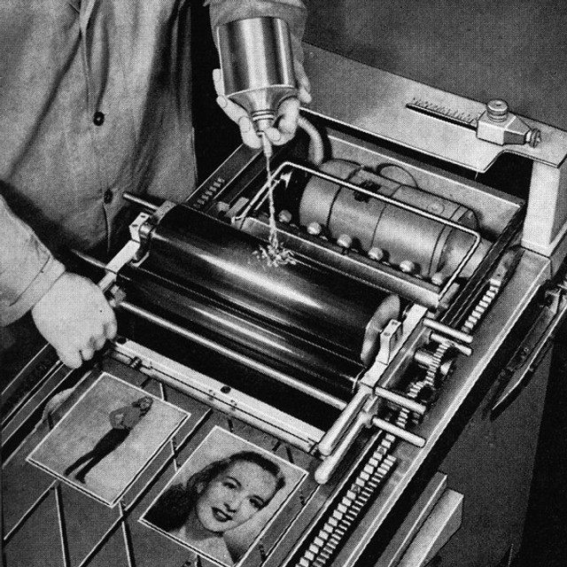 For washing up the whole inking system was liftet from the cylinder carriage and put separately on to the inkdrum. From a German Catalog around 1960.