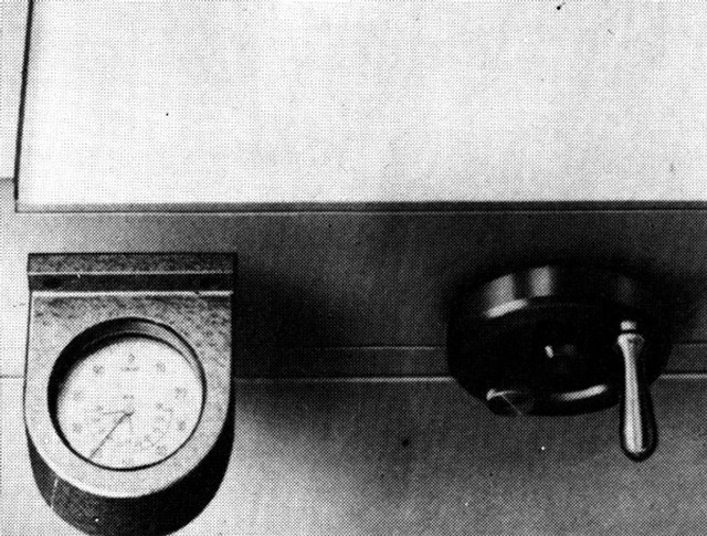 Adjustable bed as an optional equipment on the FAG Control 525. From a Chinese FAG Catalog from the late 1960ies.