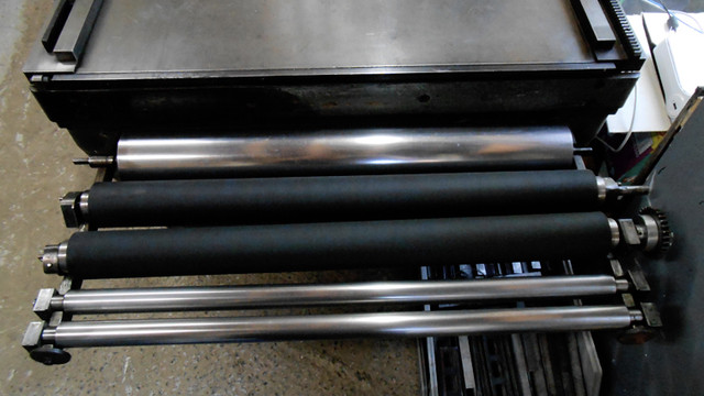 Rollers on the cleaning unit.